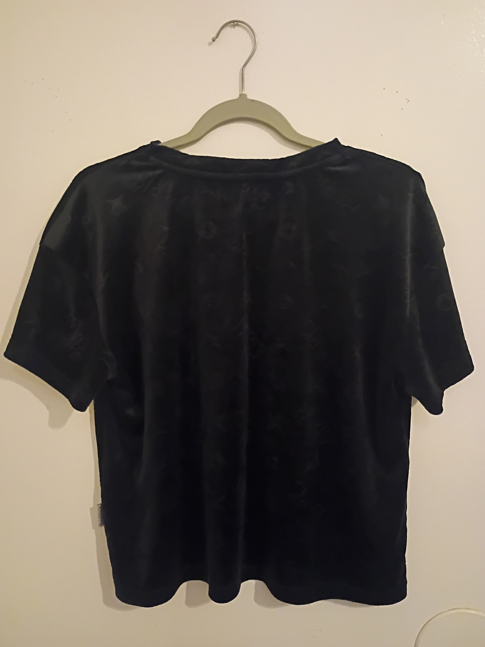 Paris Hilton Women's Black Velour Crop Top with 'PARIS' Logo Sz L - Picture 2 of 7